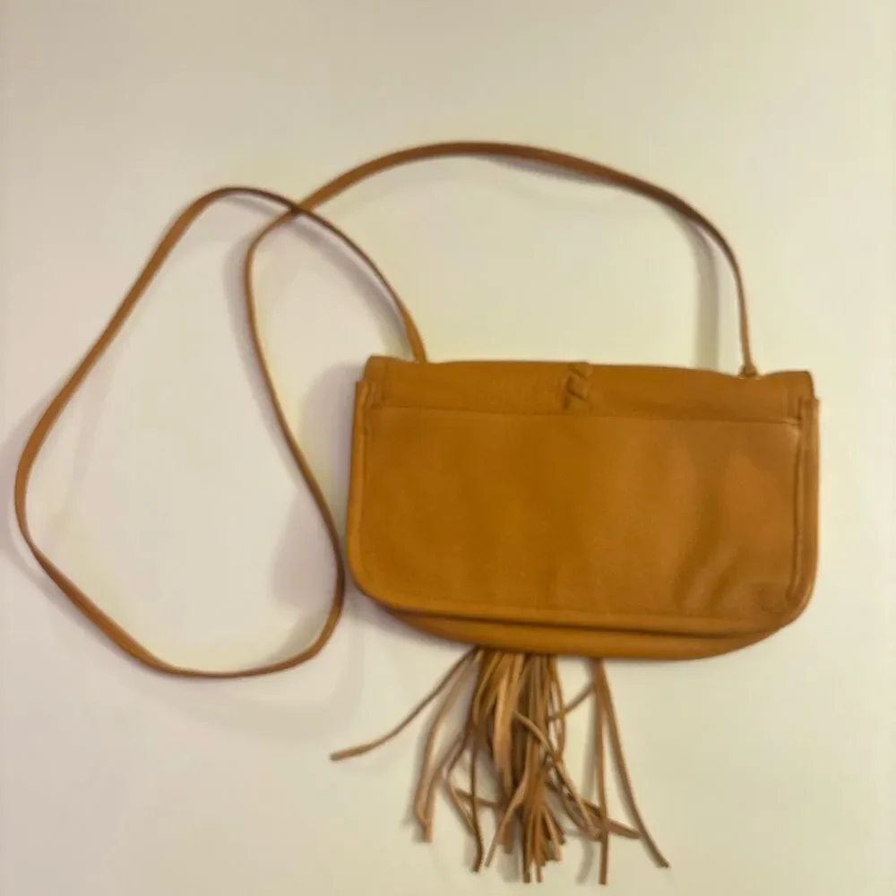 Rare~Hobo Bramble 100% Leather Crossbody Bag in Cashew